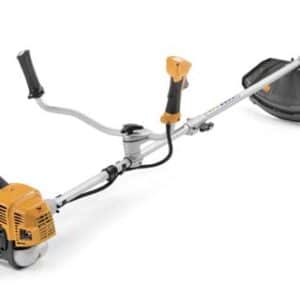 Gräsröjaren STIGA BC 330 AB drivs av en 2-taktsmotor på 25,4 cc (0,7 kW) och har en arbetsbredd på 43 cm.